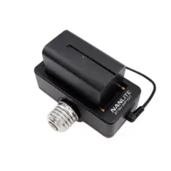 Adattatore Nanlite con attacco E27, ideale per alimentare luci LED con batterie.
