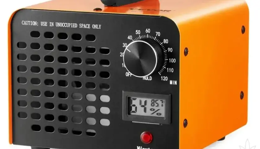 Ozonizzatore per eliminare la muffa, con timer e display umidità. Avvertenza: usare solo in spazi non occupati.
